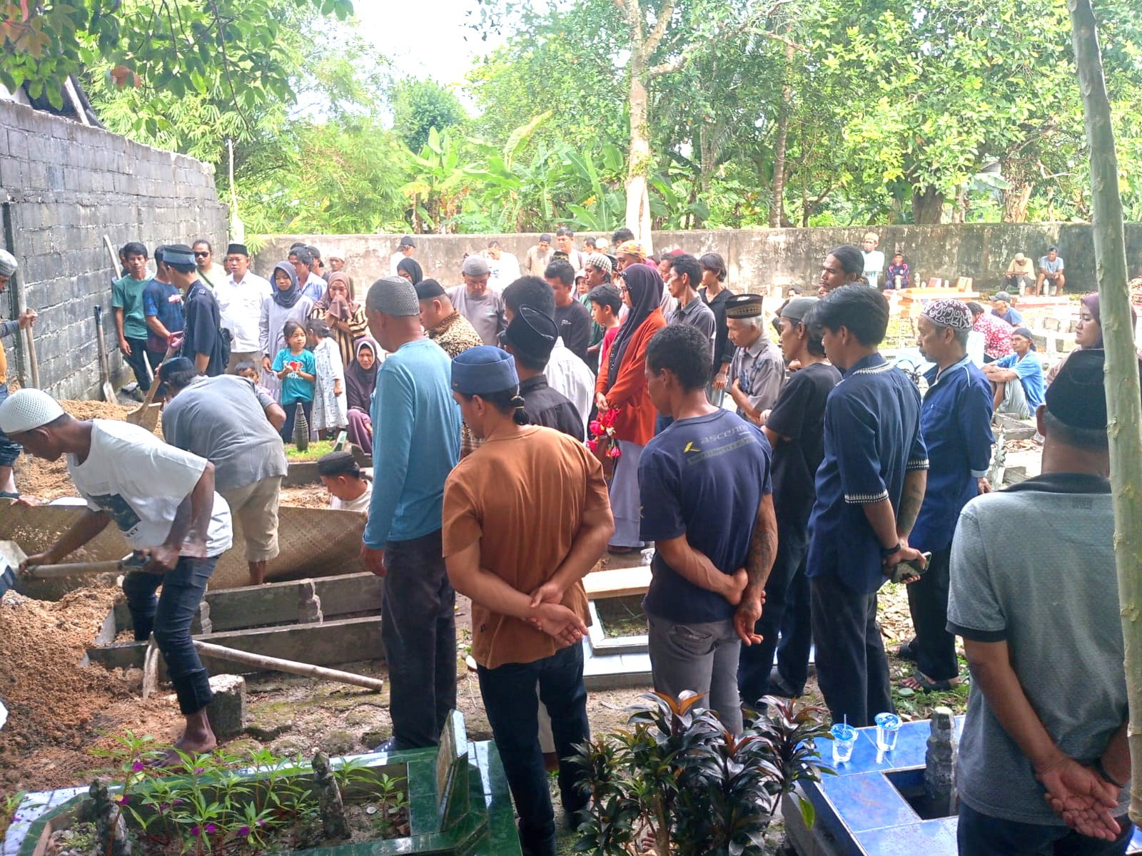 Lapas Tanjungpandan Fasilitasi Hak Warga Binaan Hadiri Pemakaman Orang Tua